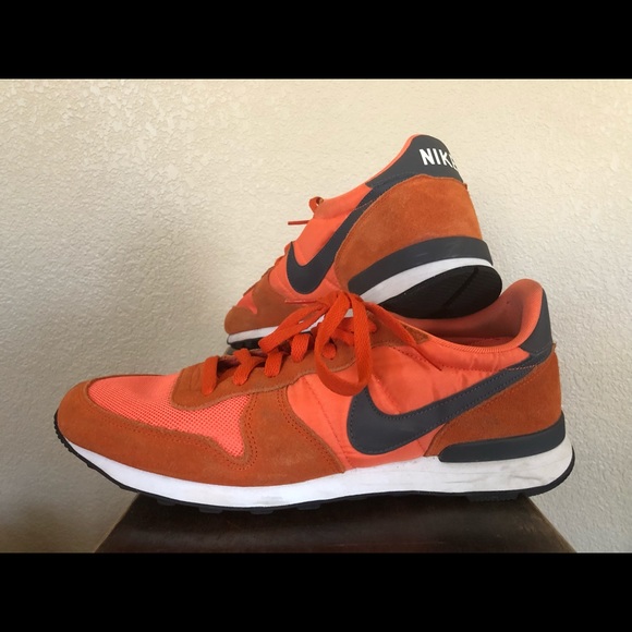 nike internationalist orange